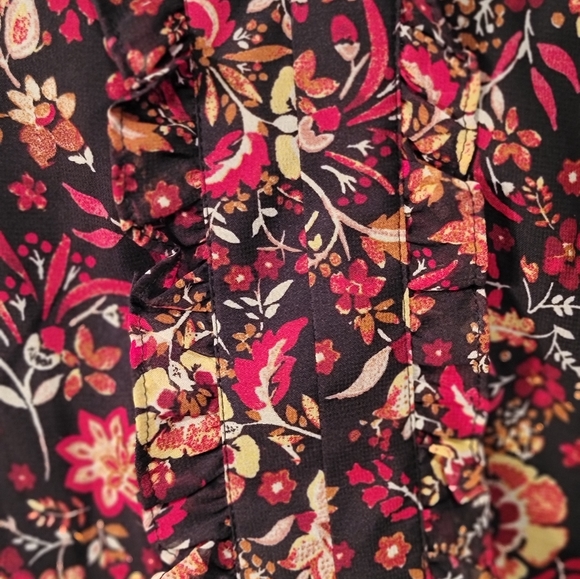 NWT Lane Bryant  Floral Blouse w/ Flutter Sleeves, Gathered Elastic Waist - 22 - Picture 4 of 7